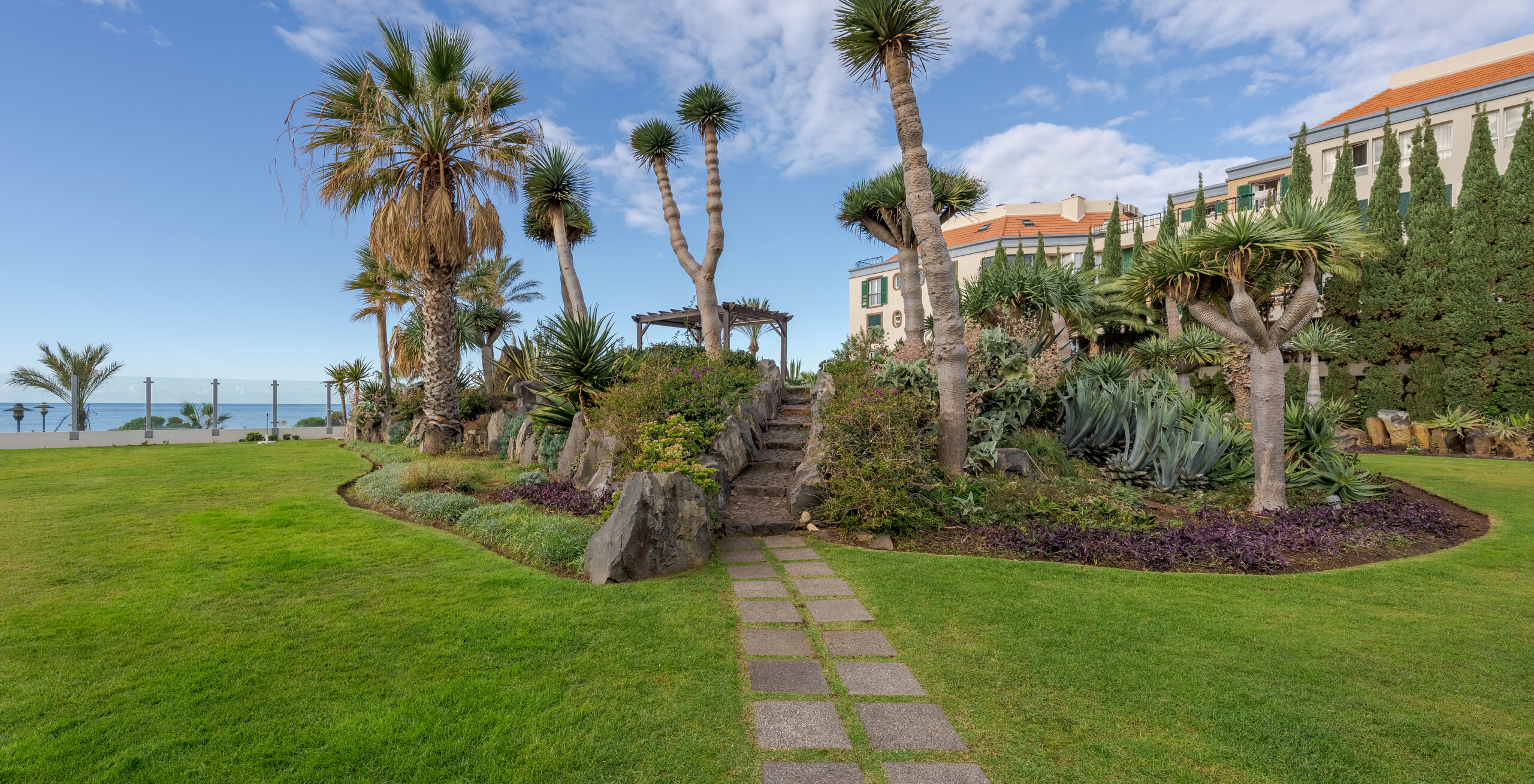 pestana-grand-gallery-surroundings-garden